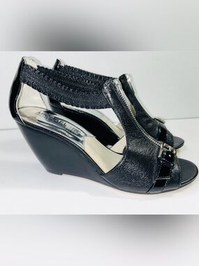 Michael Kors Black Leather Peep Toe Wedge Sandals Front Zip Buckle Sz 8.5 M